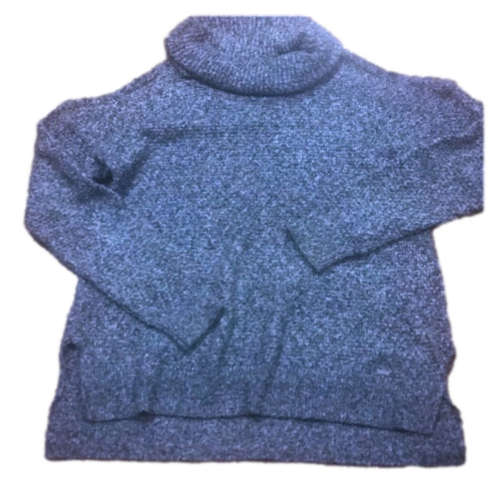 Gorgeous & soft cold shoulder Hollister sweater M